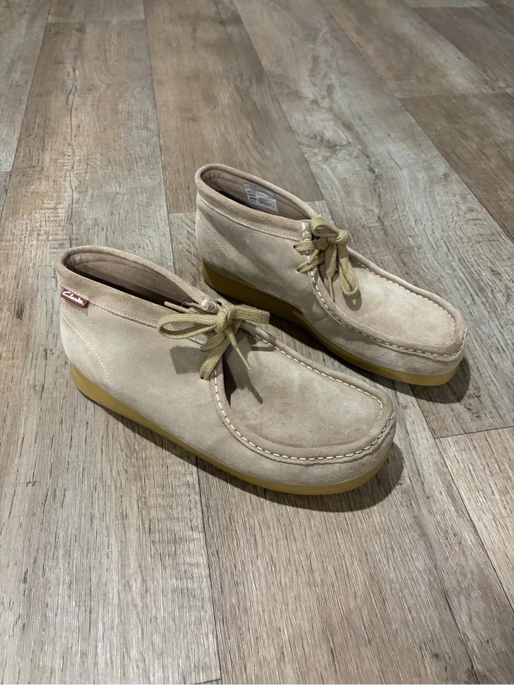 Men’s Clarks Wallabees Beige Slip-on Suede Ankle Boots. Size 9.5